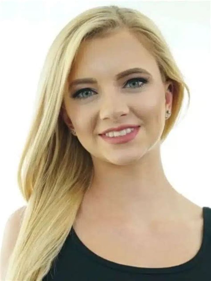 
Ashley Izbicki Height, Weight, Net Worth, Age, Wiki, Who, Instagram, Biography 