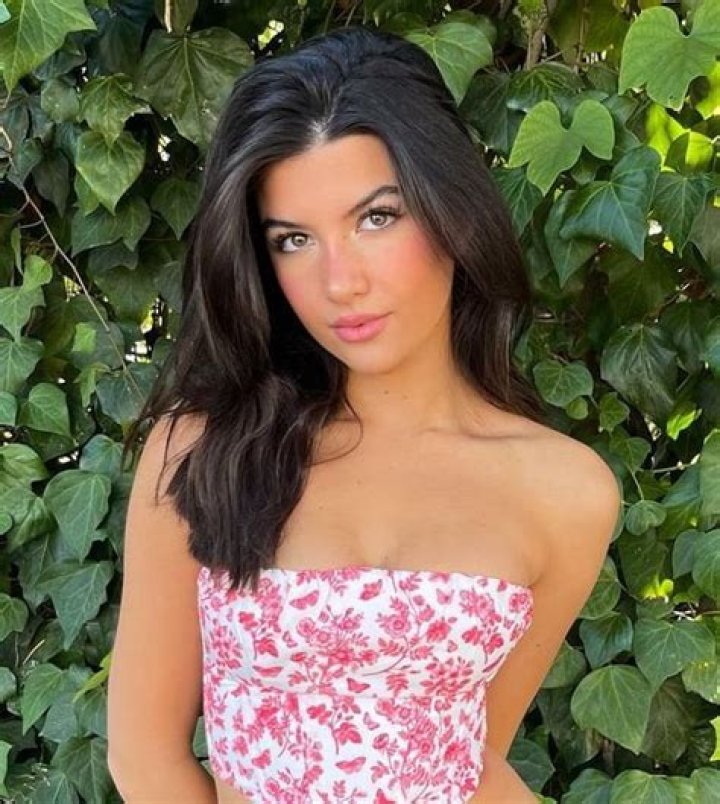 
Ellie Zeiler Height, Weight, Net Worth, Age, Birthday, Wikipedia, Who, Nationality, Biography 