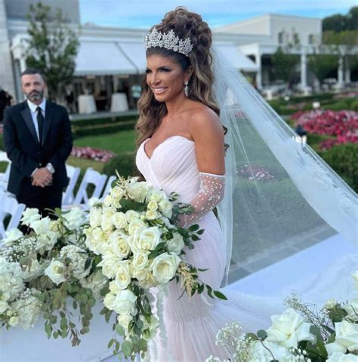 
Gia Giudice Says Mom Teresa Was ‘So Beautiful’ as She ‘Walked Down the Aisle Alone’ at Her Wedding 