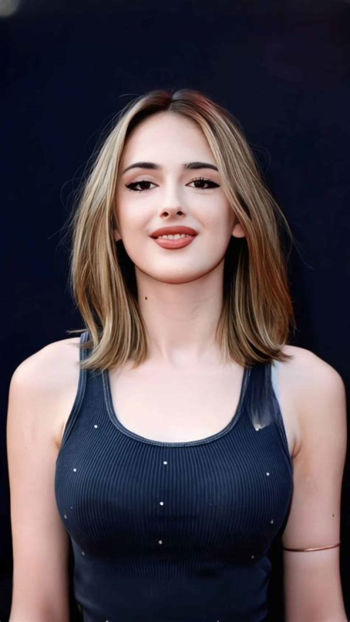 
Julia Carolann Height, Age, Boyfriend, Biography, Wiki, Net Worth 