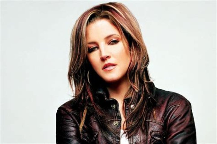 
Lisa Marie Presley Remembered by Linda Thompson, John Travolta, Leah Remini and More After Her Death 