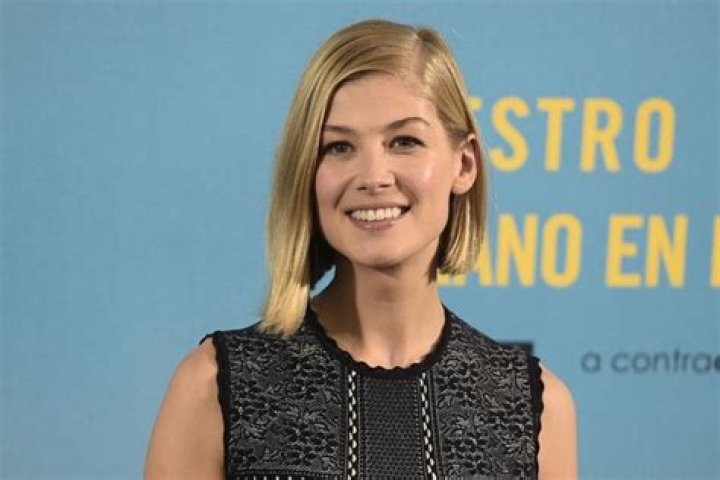 Rosamund Pike Height, Weight, Net Worth, Age, Birthday, Wikipedia, Who, Nationality, Biography