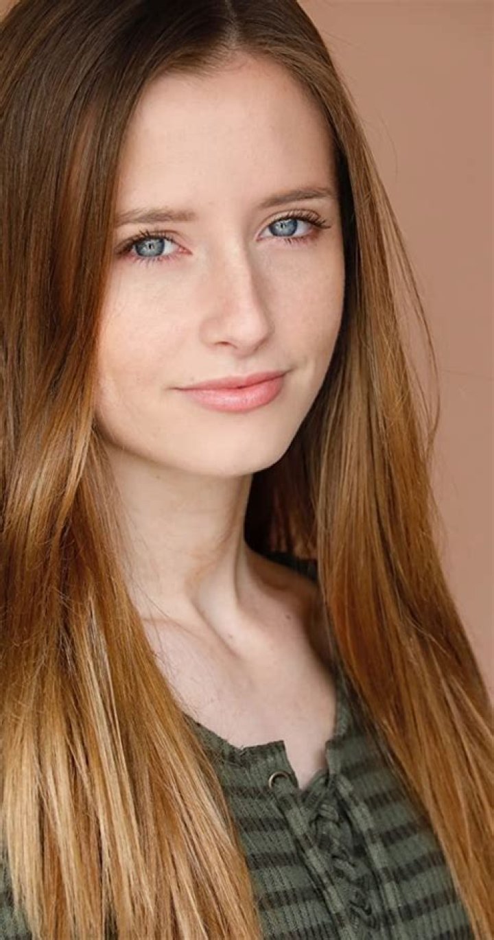 Sarah Hoffmeister Height, Weight, Net Worth, Age, Birthday, Wikipedia, Who, Nationality, Biography