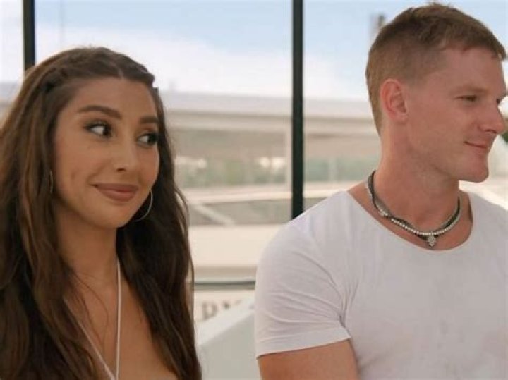 
“Second hand embarrassment”- Siesta Key: Miami Moves fans react as Jordana confesses her feelings for Sam 
